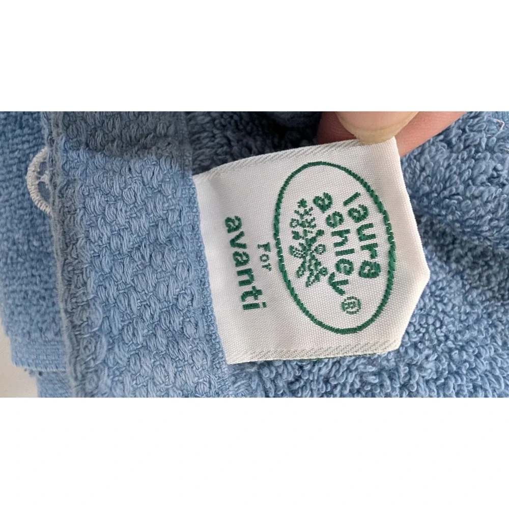 Laura Ashley For Avanti Blue Bath Towel White Eyelet Lace Trim Vintage Decor